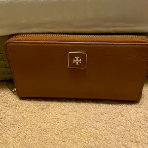 Tory Burch Wallet (camel color)